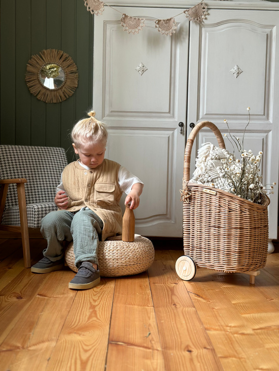 Плетеная тележка