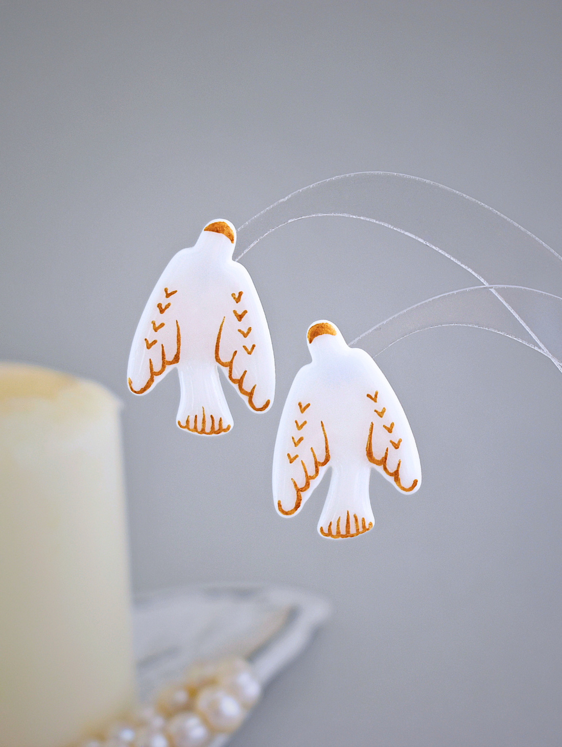 Серьги-гвоздики "Птицы" светлые - фотография товара