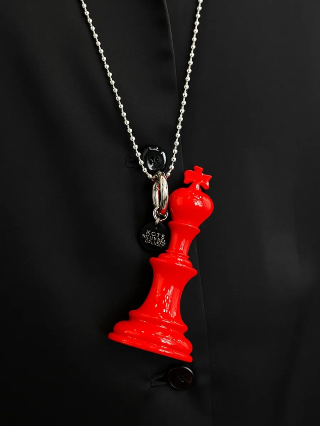 Колье "Шахматная королева красная" - фотография товара