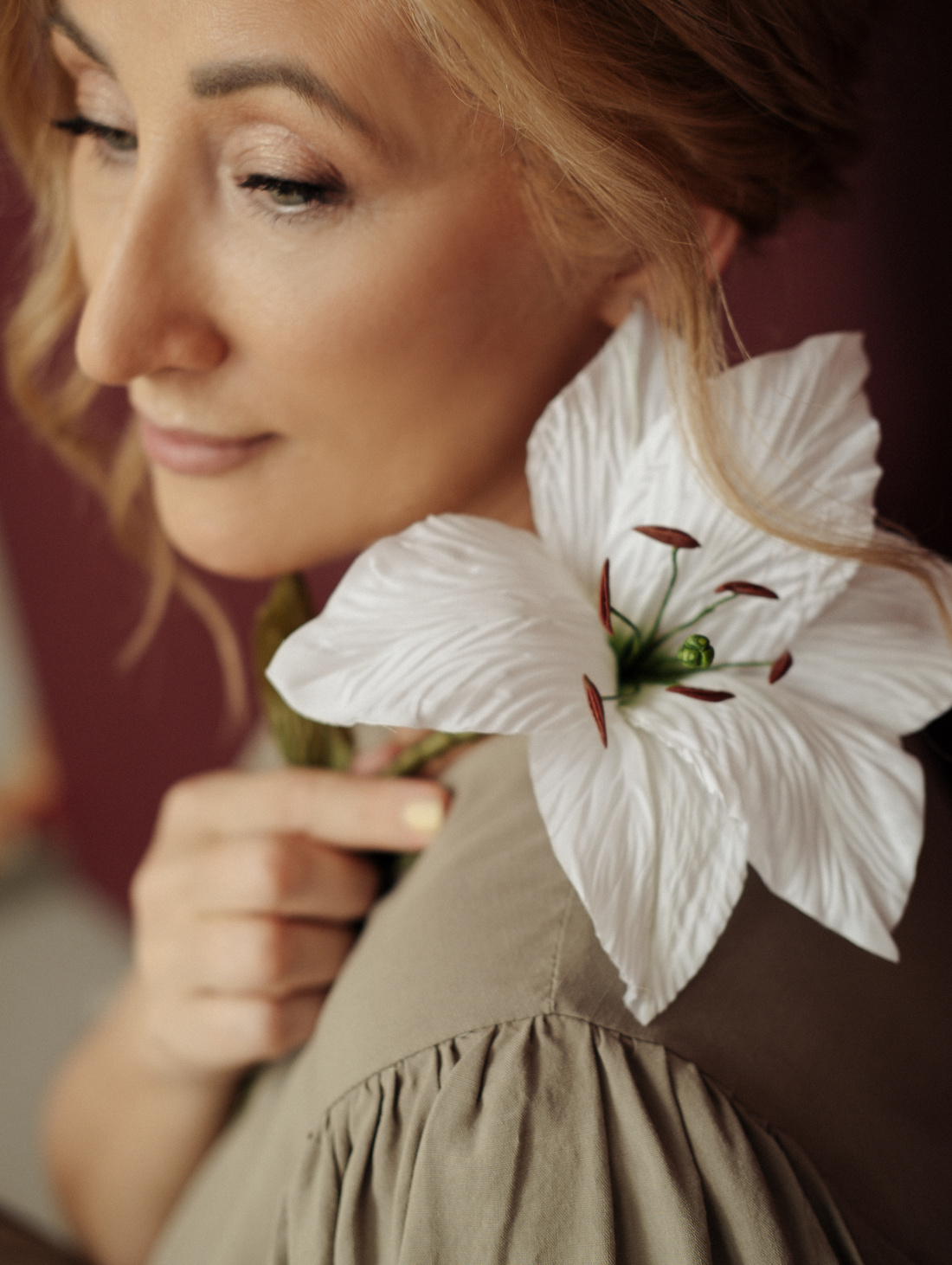 Брошь-цветок "Лилия на стебле" - фотография товара