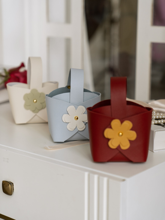 Ароматическая свеча "Хорошая девочка" в подарочной сумочке