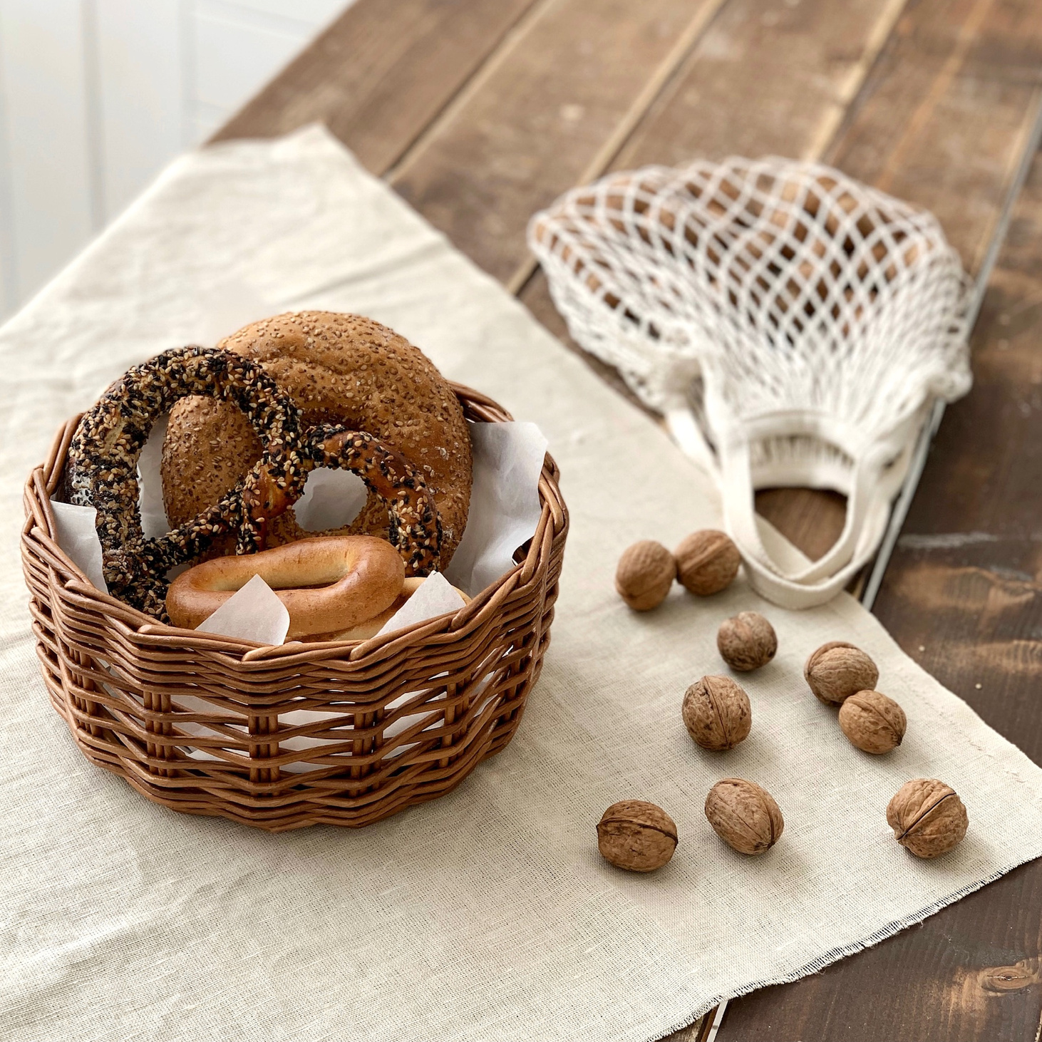 Круглая плетёная ажурная корзина - фотография товара