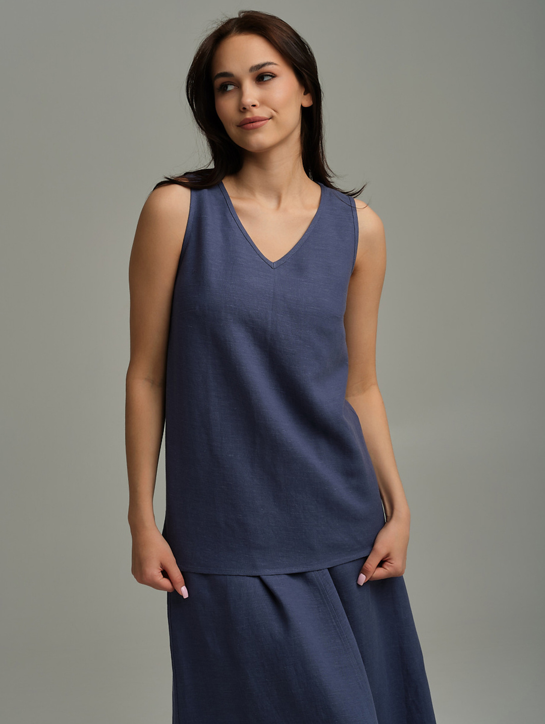 Топ изо льна на широких бретелях дымчато-синий - фотография товара
