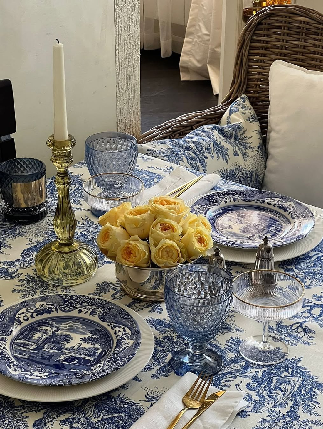 Скатерть «Туаль де Жуи» синяя - фотография товара