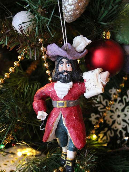 Ватная ёлочная игрушка "Пират с картой"