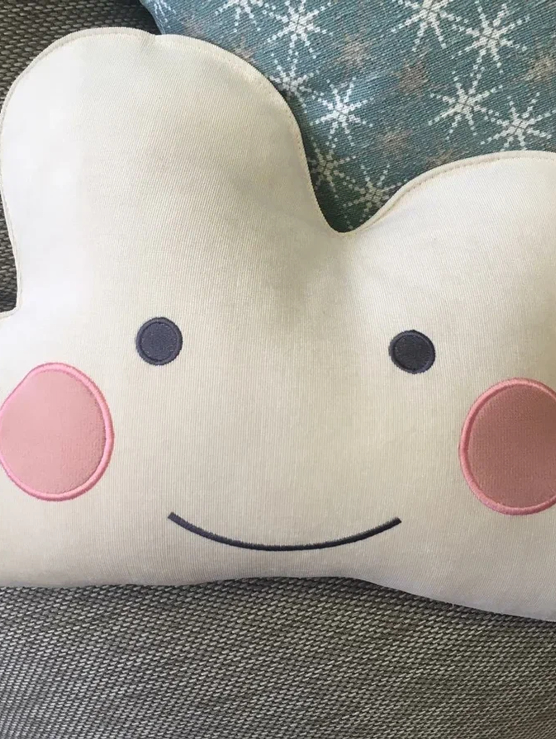 Подушка-облачко молочное - фотография товара