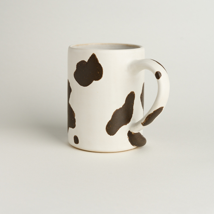 Кружка прямая, Коровка темная 450 мл.