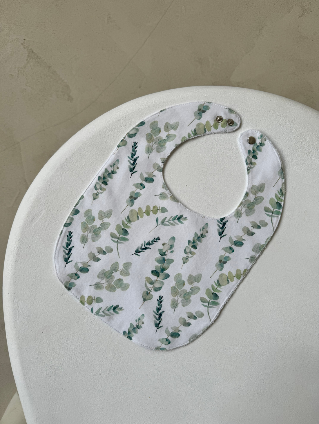 Непромокаемый слюнявчик «Эвкалипт» - фотография товара