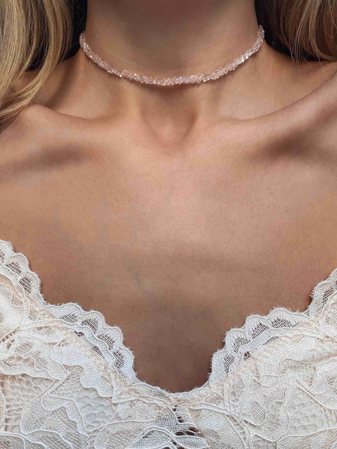 Чокер из сахарного кварца розовый - фотография товара