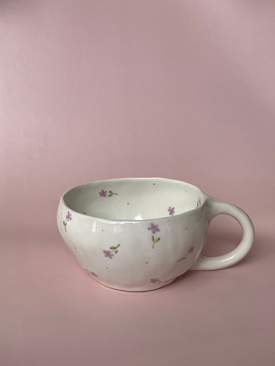 Керамическая кружка ручной работы «Сиреневые цветы»