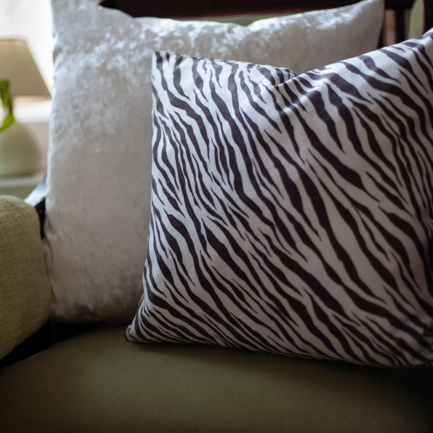 Декоративный чехол для подушки "Зебра" - фотография товара