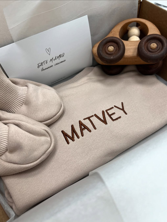 Боди oversized + пинетки c индивидуальной вышивкой цвет латте