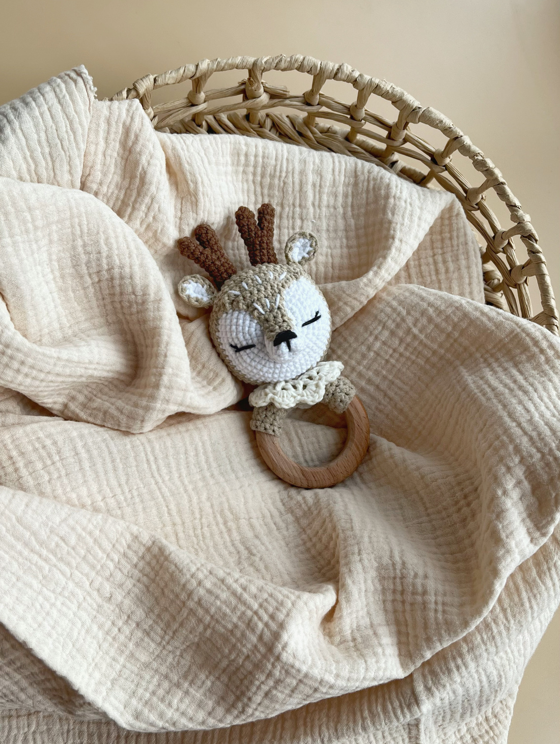 Погремушка Оленёнок песочный цвет - фотография товара