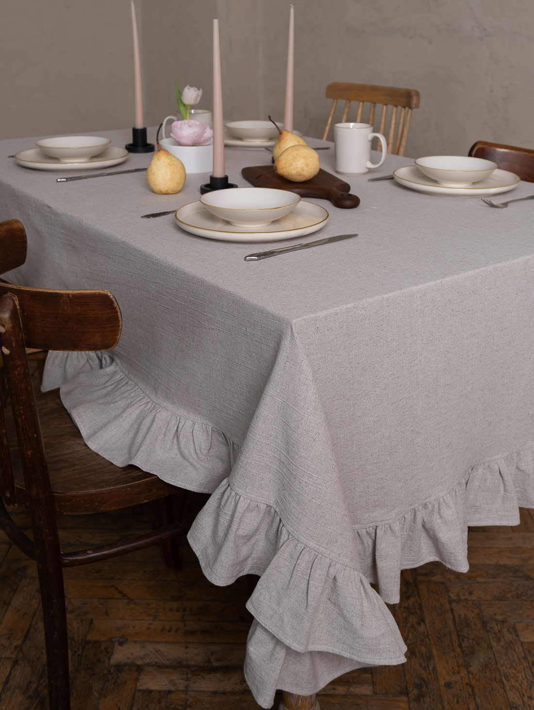 Скатерть с рюшами для стола из льна и хлопка 140х220, бежевая - фотография товара
