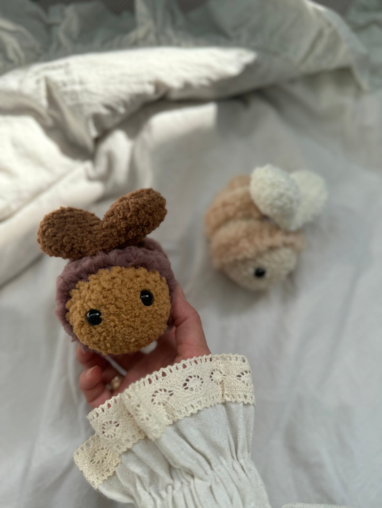 Интерактивная игрушка "Пчелка" в коричневых оттенках