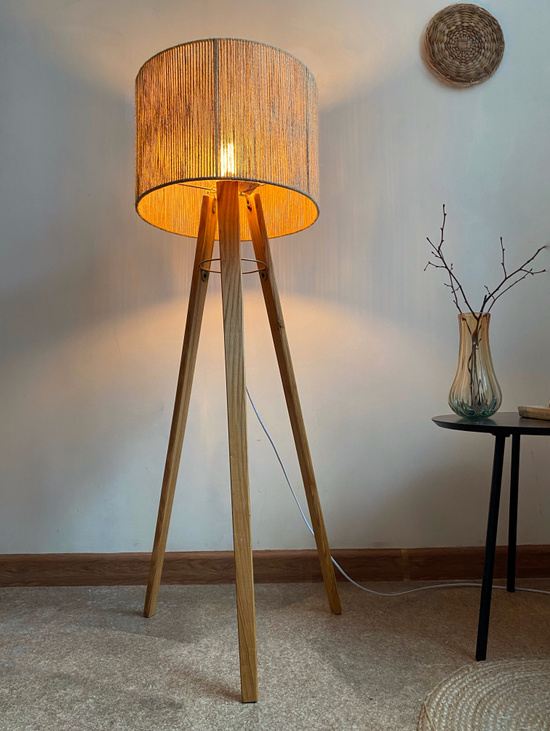 Торшер с абажуром из джута