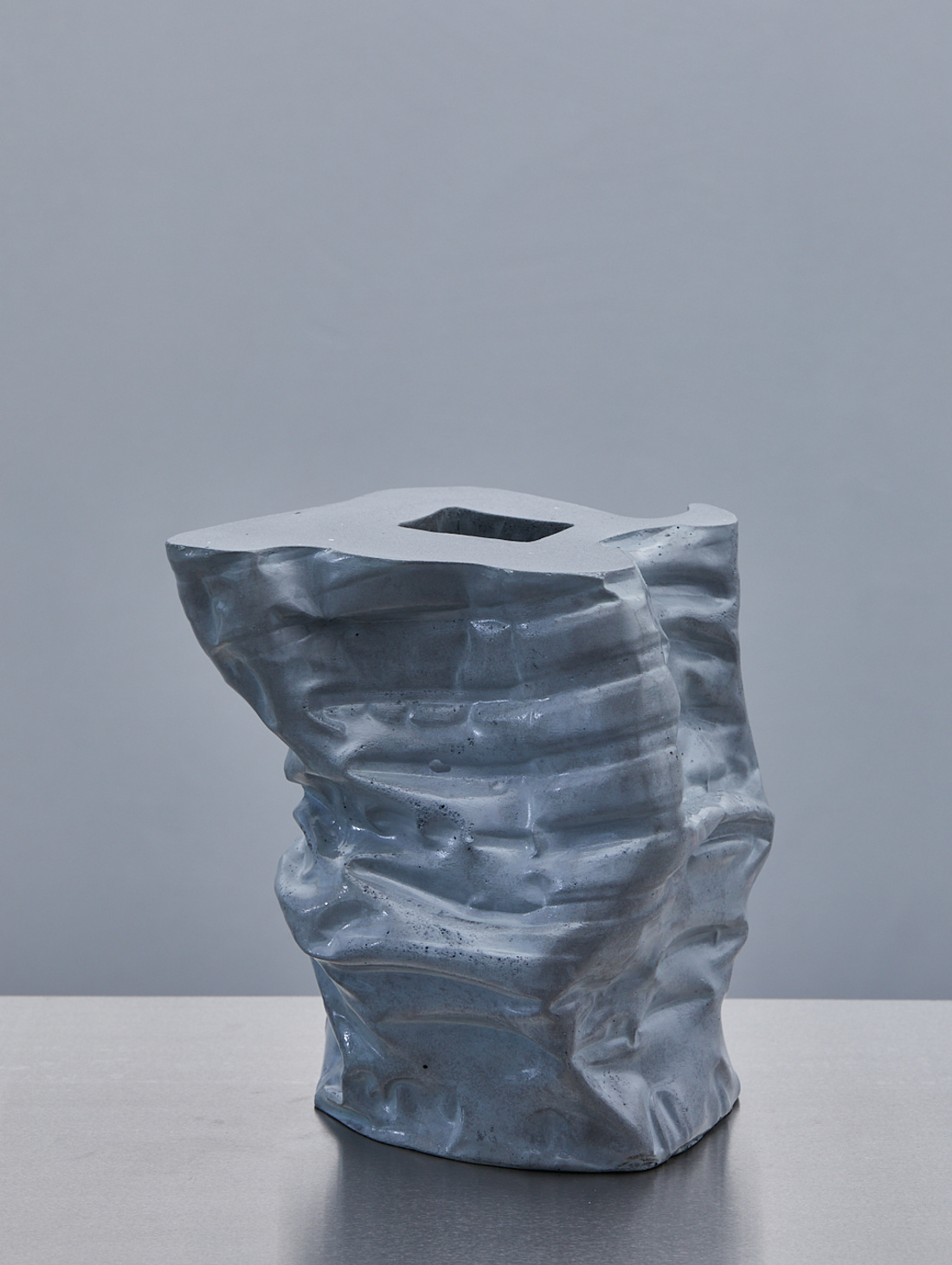 Ваза "Wavy Vase" Графит - фотография товара