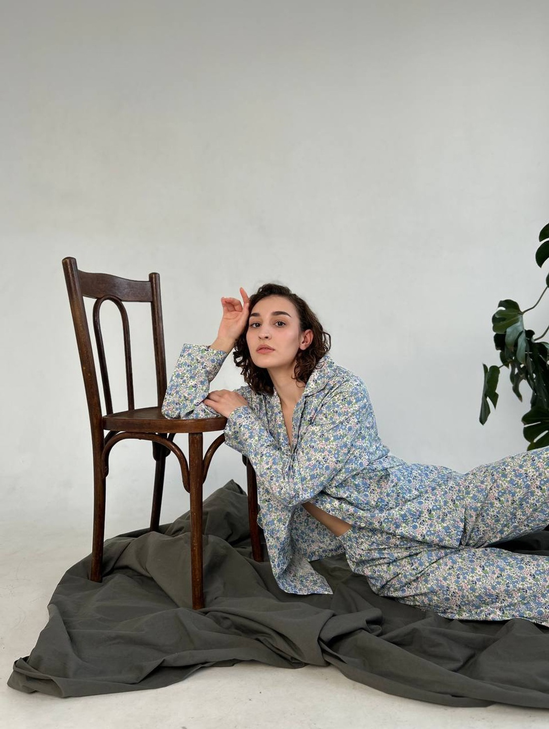 Хлопковая пижама в голубой цветочек - фотография товара