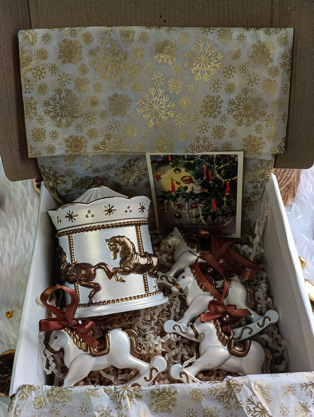 Новогодний набор "Свеча Карусель и елочные игрушки Лошадки" - фотография товара