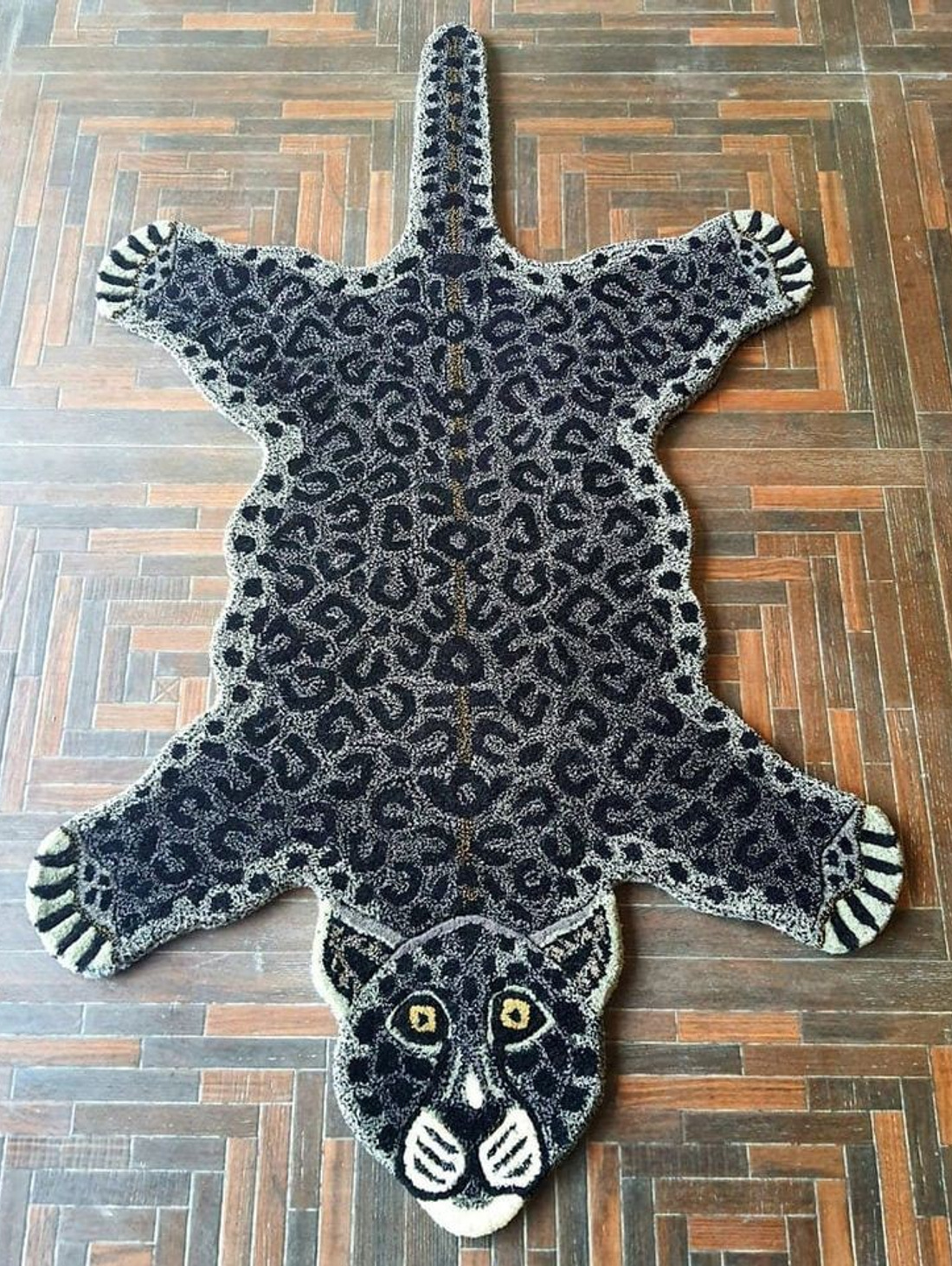 Тафтинговый ковёр "Шкура Не убитого леопарда" серый - фотография товара