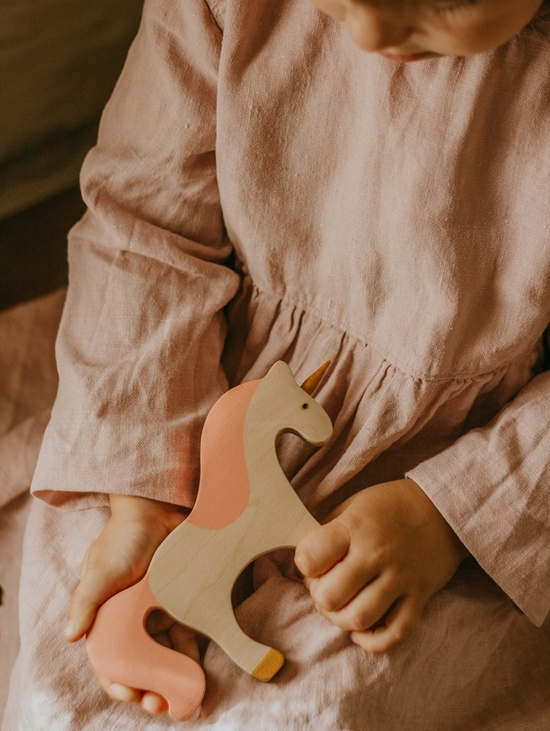 Игрушки деревянные "Два розовых единорога"