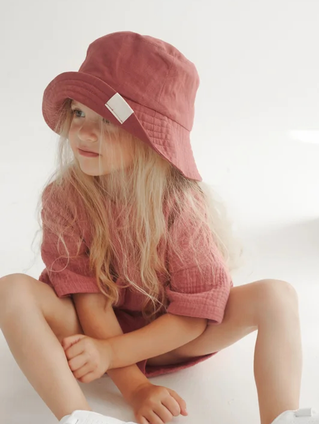 Панама из конопляной ткани Гранатовый - фотография товара