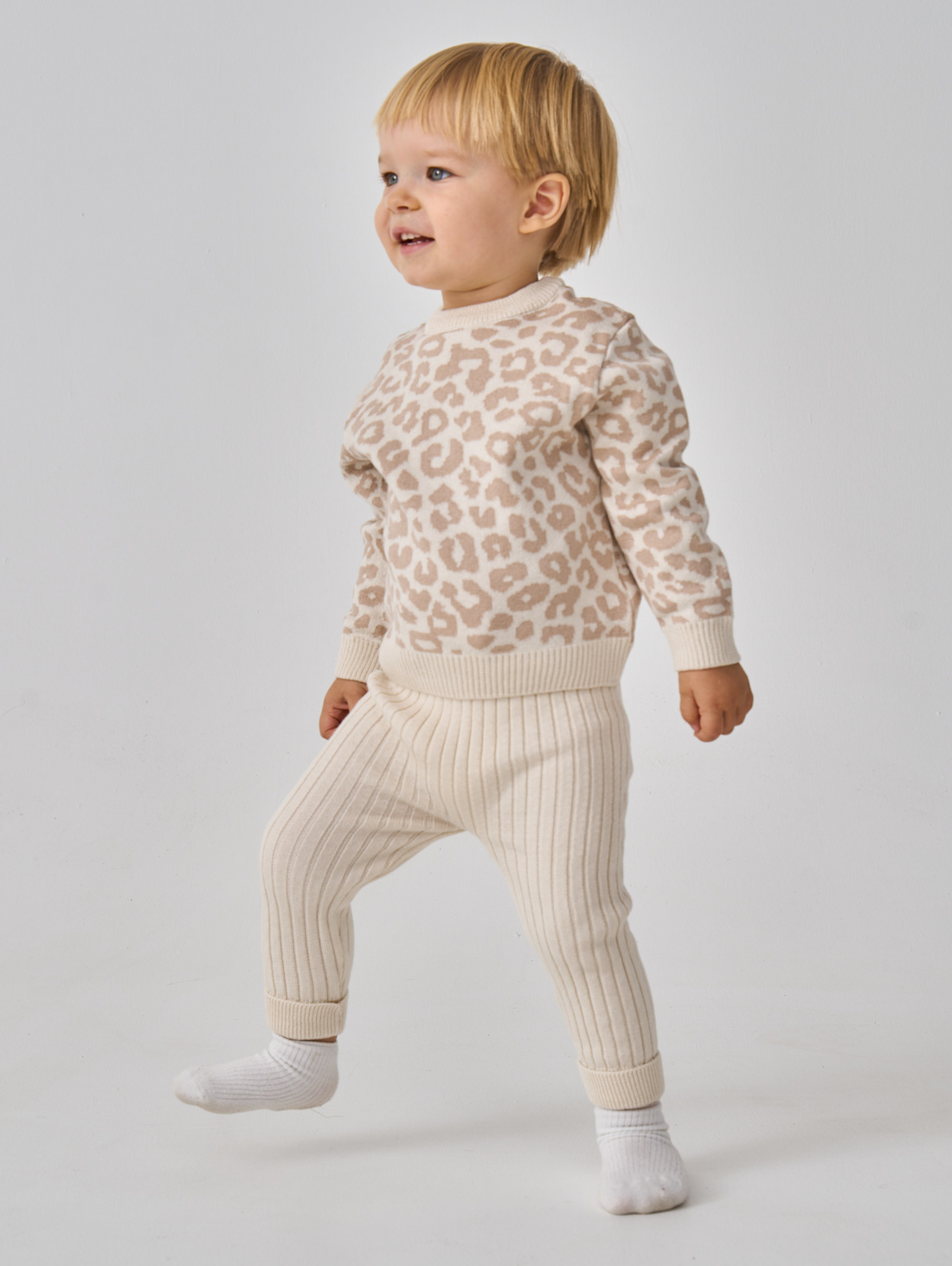 Вязаный костюм для мальчиков "Лео" - фотография товара