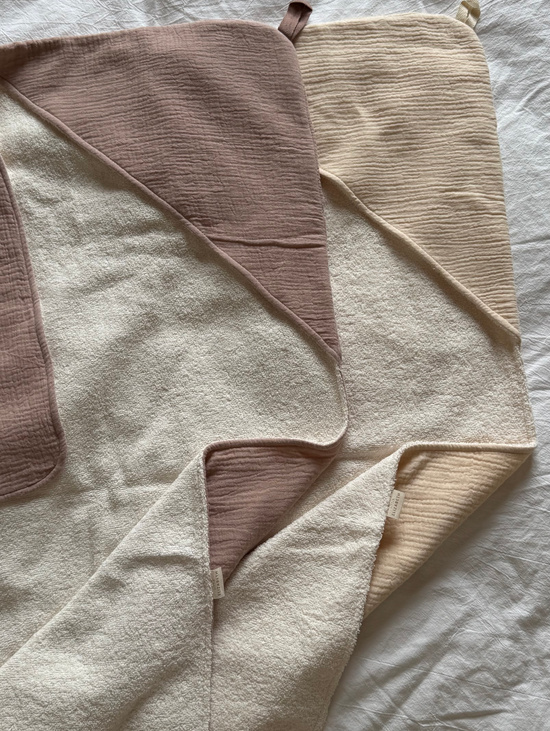 Двухсторонне полотенце уголок из муслина и махры