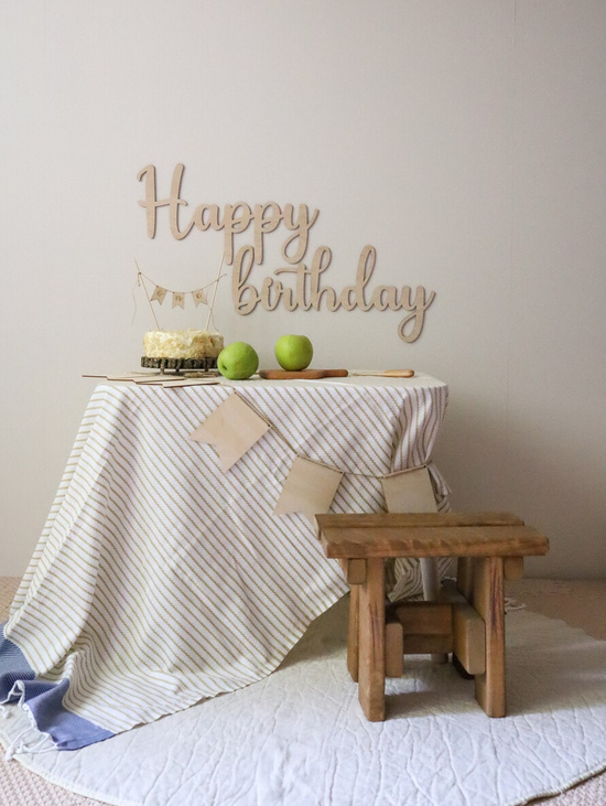 Надпись “Happy birthday”