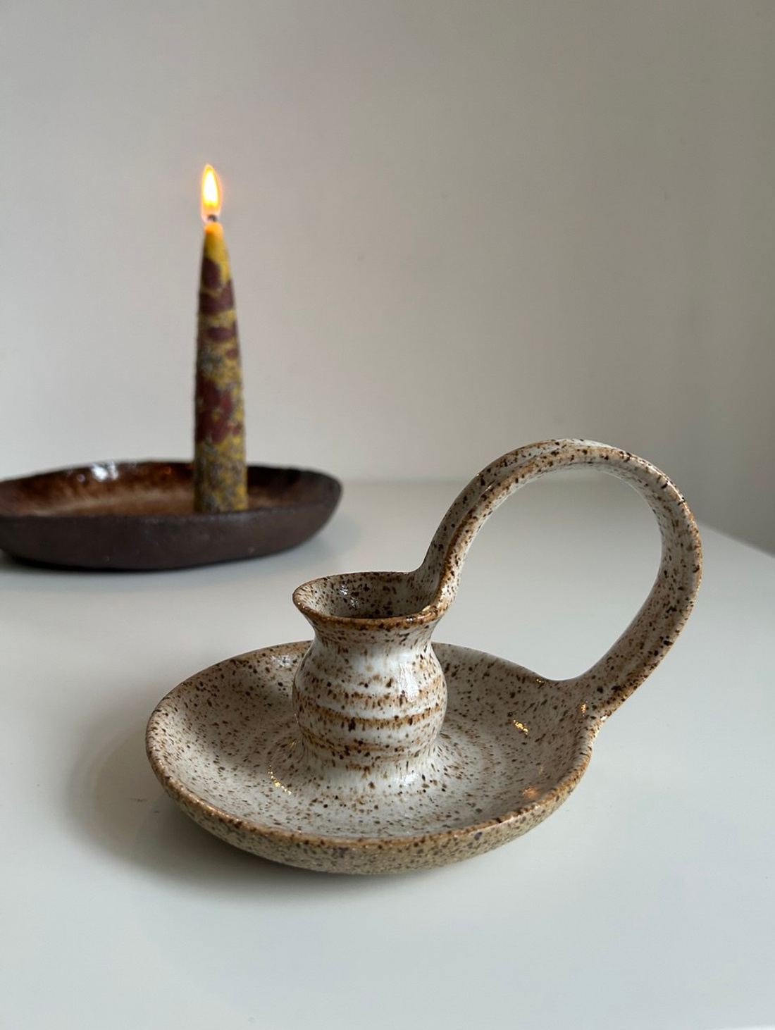 Подсвечник с фигурной ручкой - фотография товара