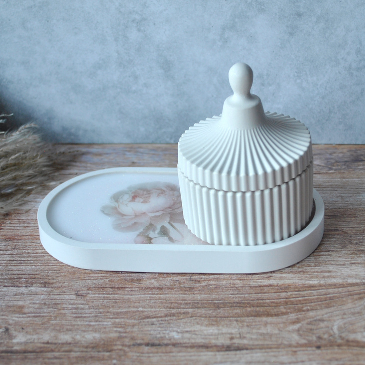 Свеча ароматическая "Белый пион и шкатулка"