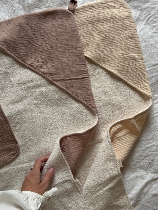 Двухсторонне полотенце уголок из муслина и махры