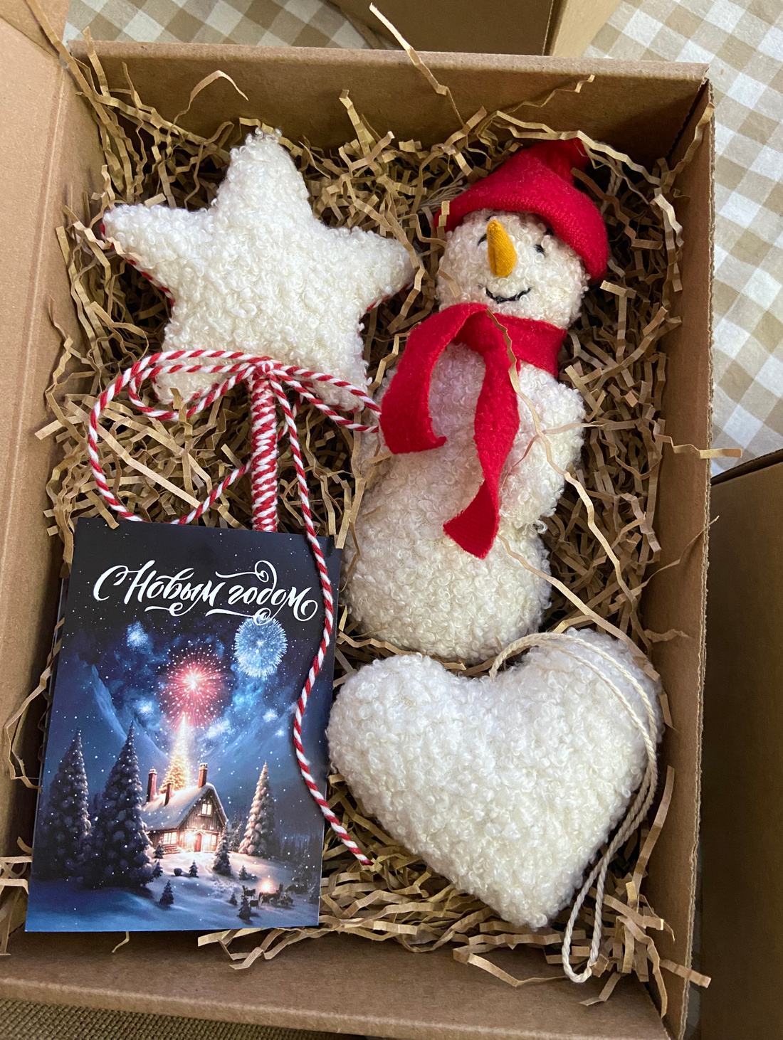 Новогодний набор с мягкой игрушкой "Снеговик" - фотография товара