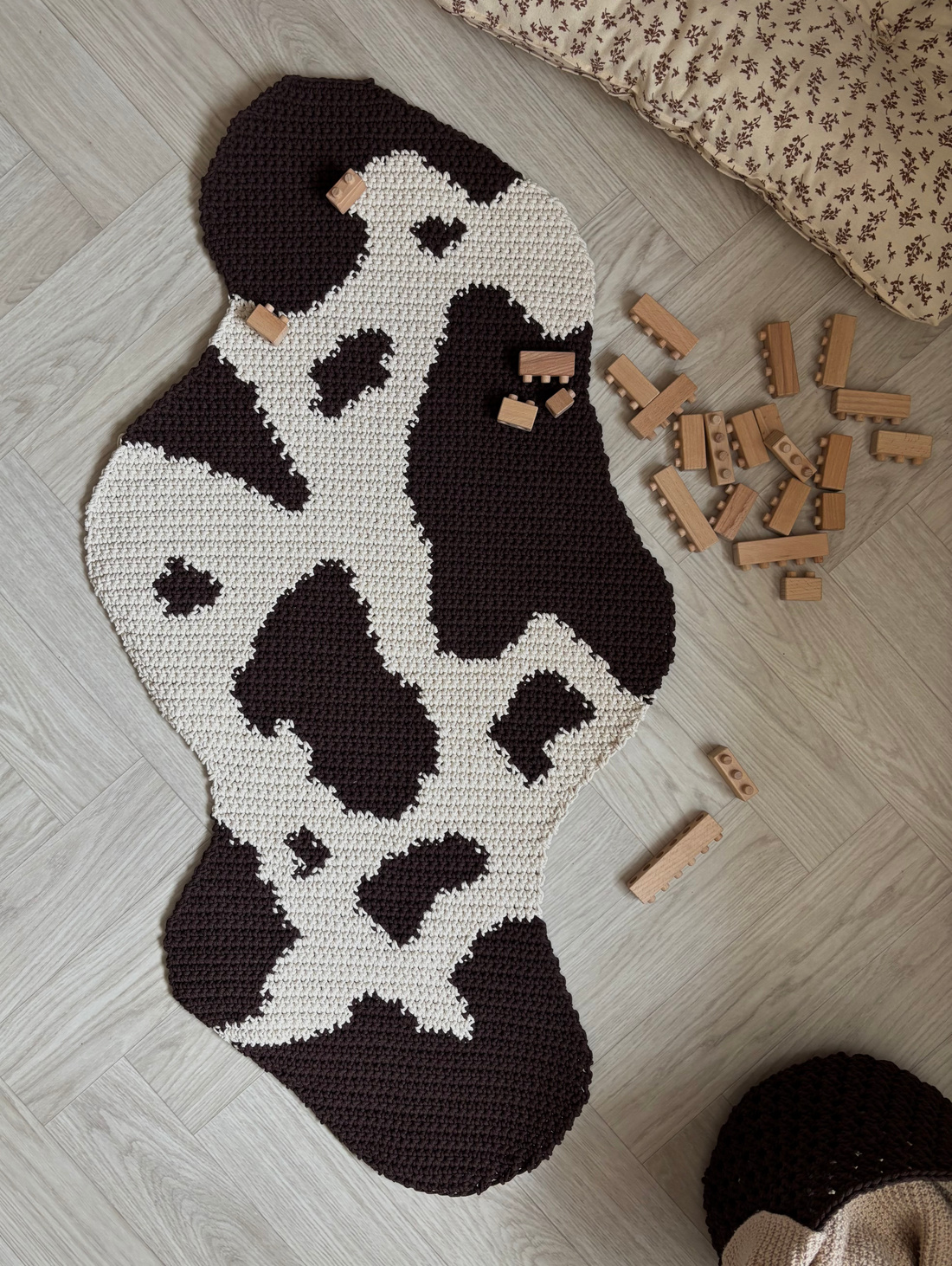 Вязаный ковер "Коровка" - фотография товара