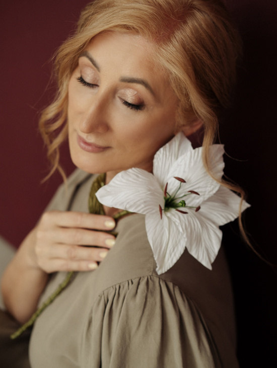 Брошь-цветок "Лилия на стебле"