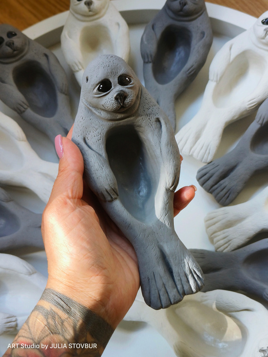 Кашпо "Тюлень на чиле"