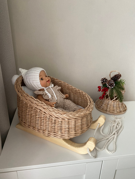 Плетеные санки для кукол. Кукольные санки