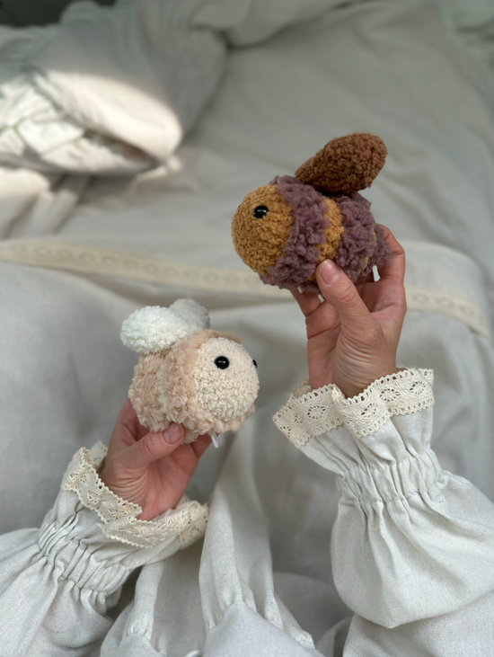 Интерактивная игрушка "Пчелка" в коричневых оттенках