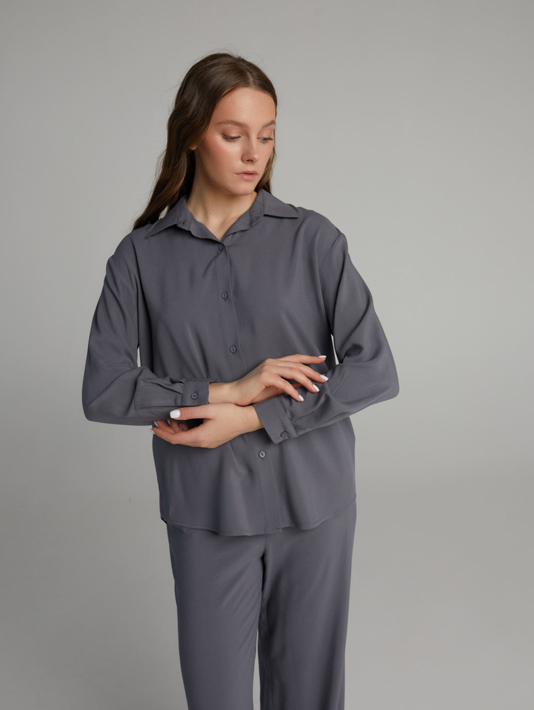 Рубашка с длинным рукавом из струящегося штапеля стальной - фотография товара