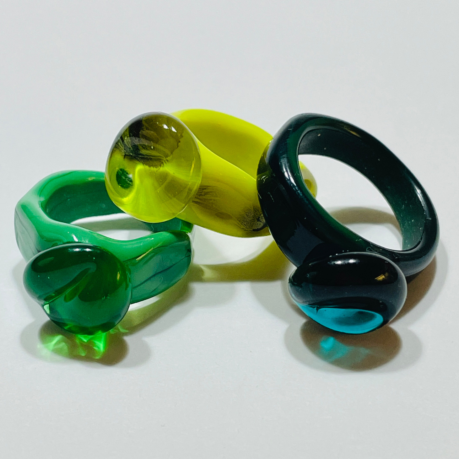 Кольцо стеклянное STKLO Mono Greens - фотография товара