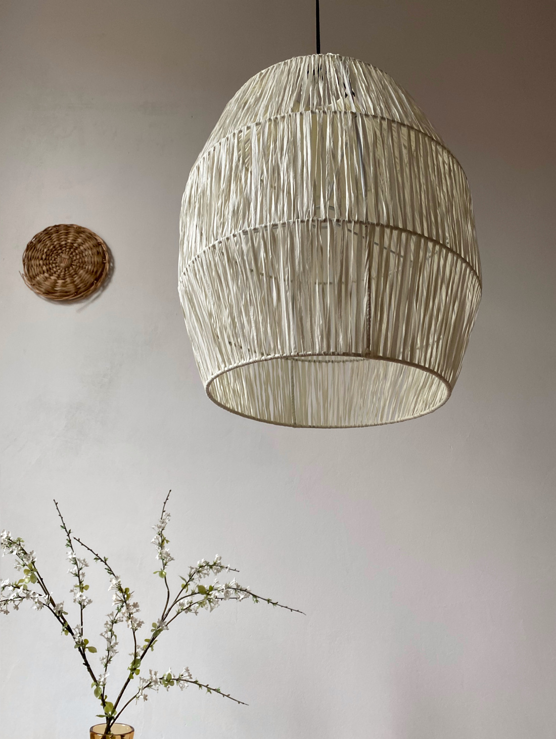 Светильник плетеный белый - фотография товара