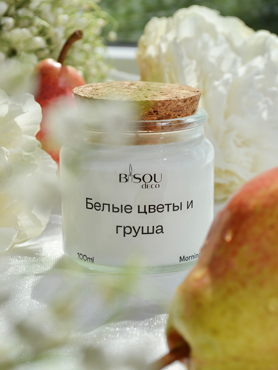 Ароматическая свеча "Белые цветы и груша"