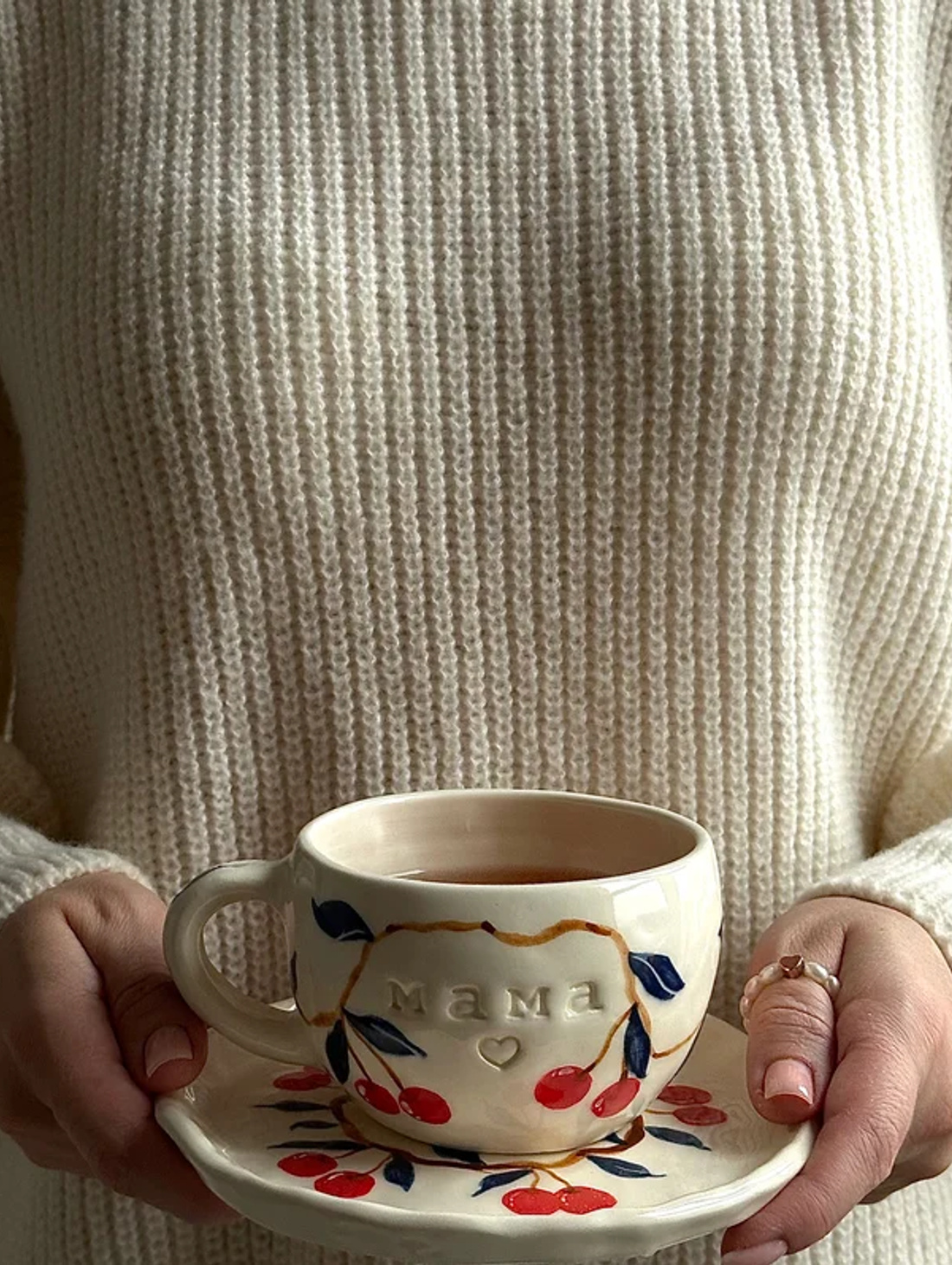 Чайная пара ручной работы «МАМА» с вишнями - фотография товара
