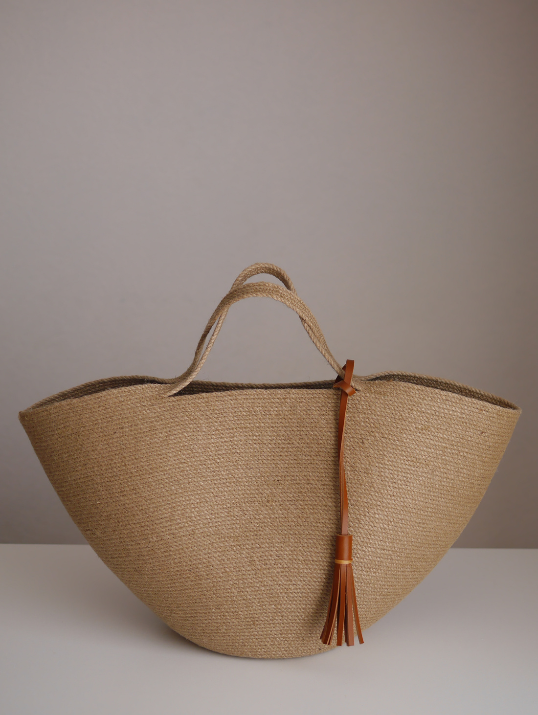 Сумка трапеция с короткими ручками - фотография товара