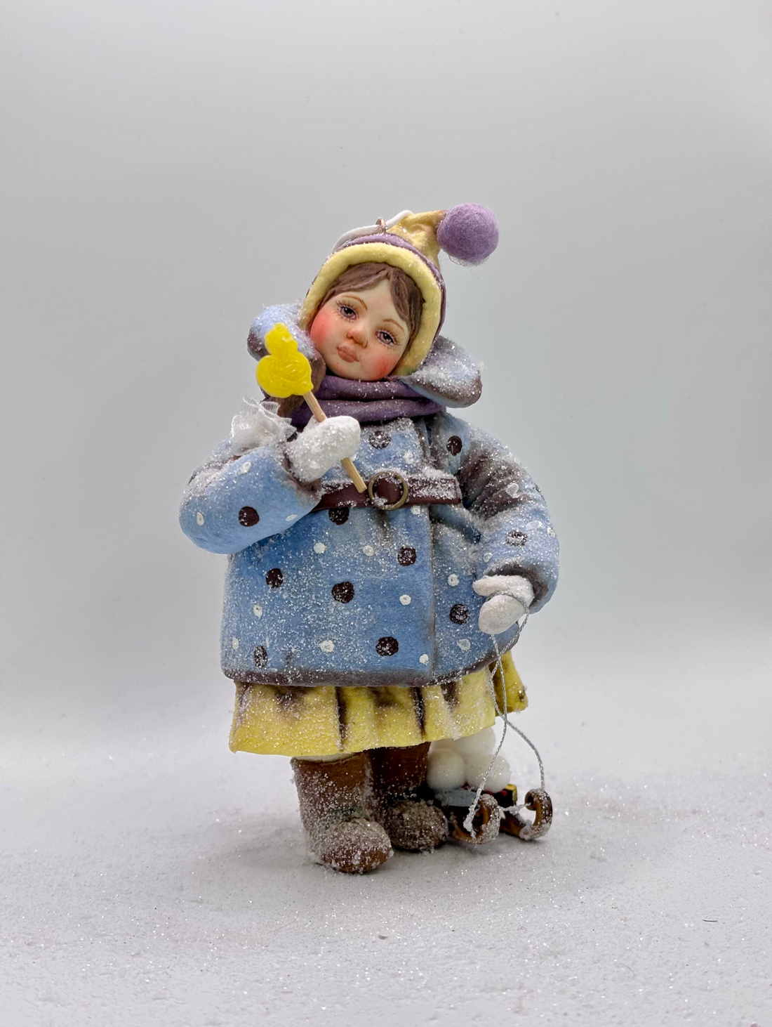 Ватная игрушка "Девочка с санками» - фотография товара