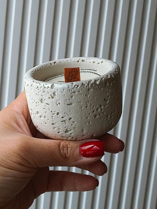 Свеча "SNOW silver" с ароматом "Имбирный пряник"