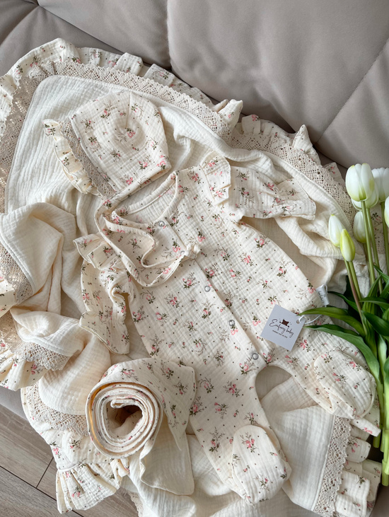 Муслиновый комплект на выписку