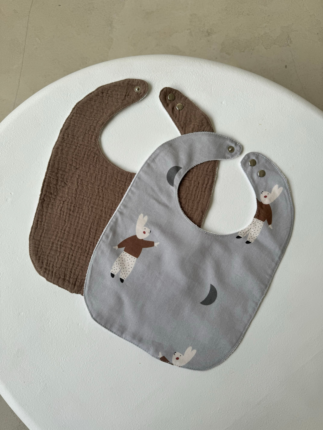 Сет непромокаемых слюнявчиков «Зайки Бо» - фотография товара