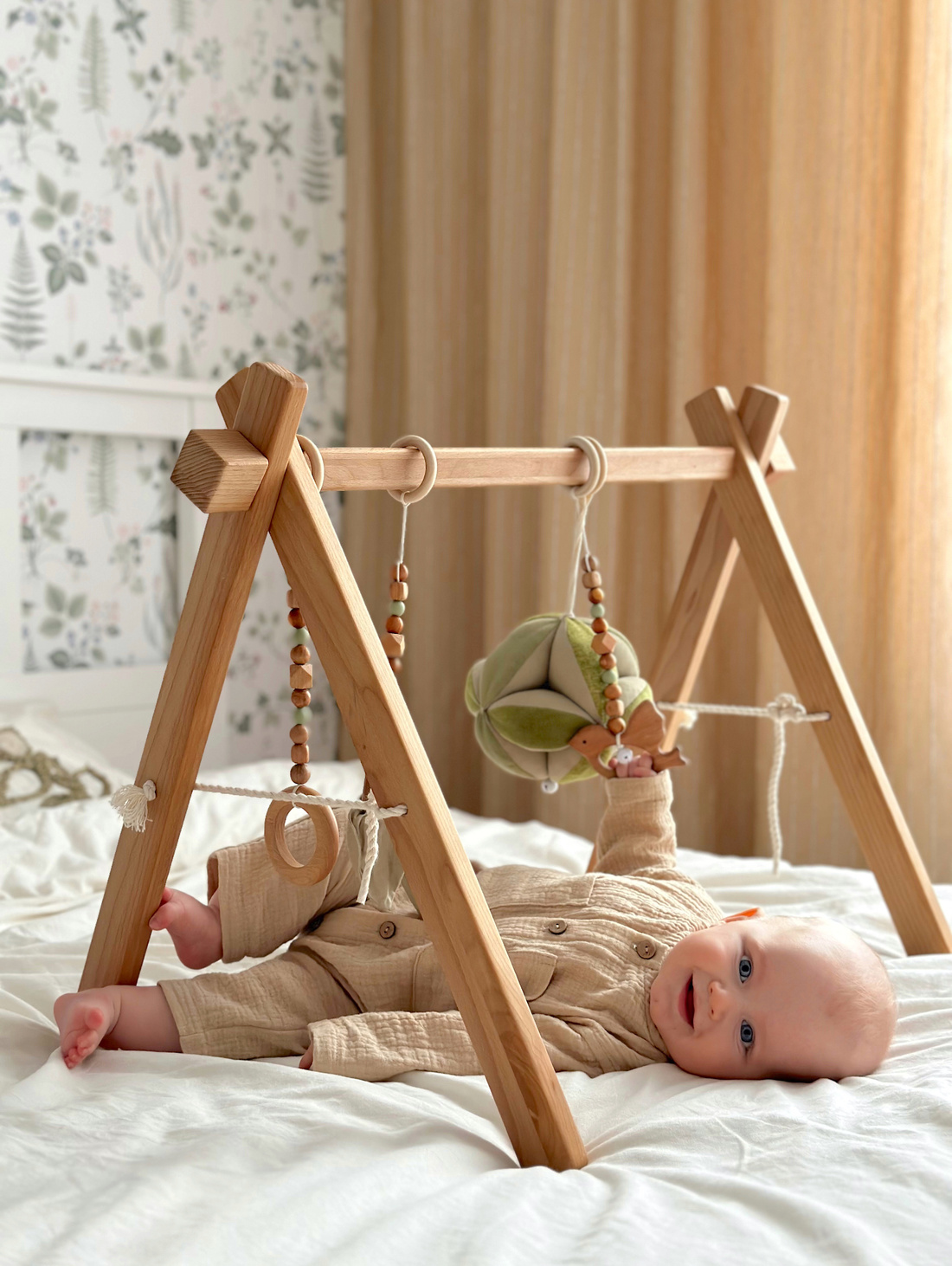 Тренажер Монтессори из бука - фотография товара