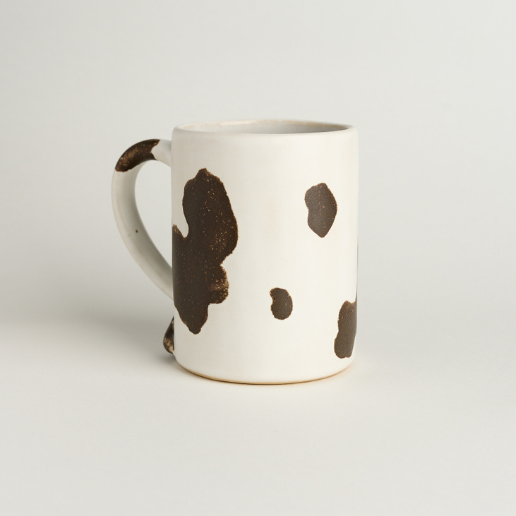 Кружка прямая, Коровка темная 450 мл.